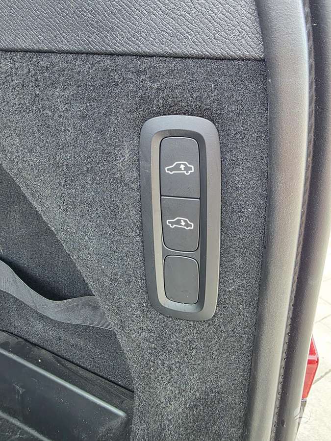 Volvo XC90, 2.0 l., off-road / crossover