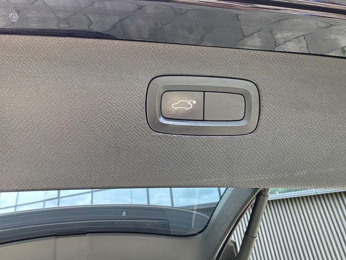 Volvo XC90, 2.0 l., off-road / crossover