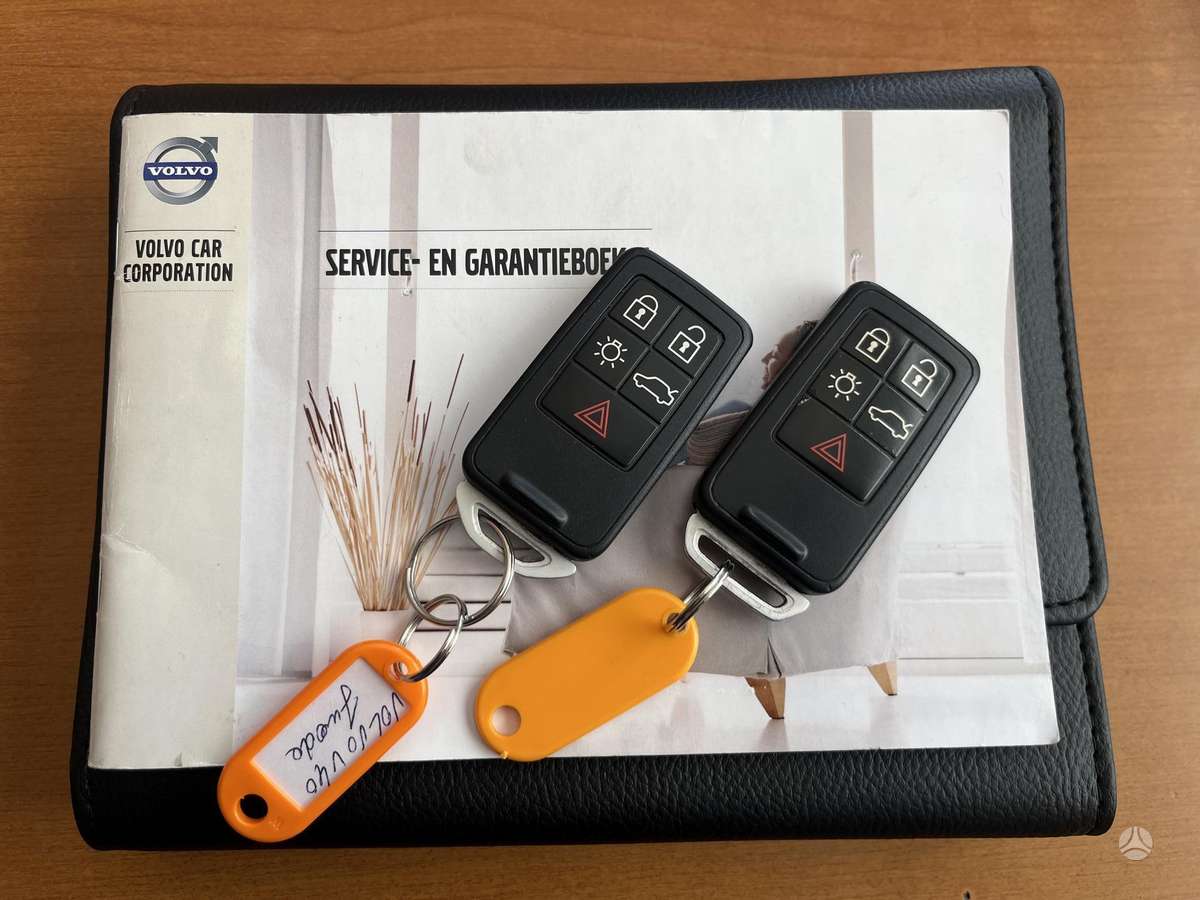 Volvo V40, 1.6 l., hatchback