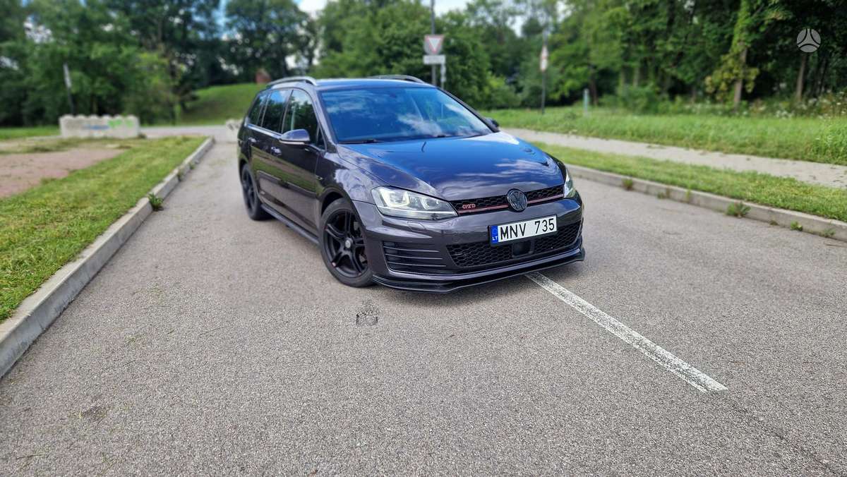 Volkswagen Golf - 2