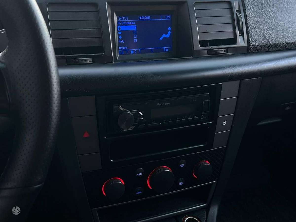 Opel Vectra, 2.2 l., Седан