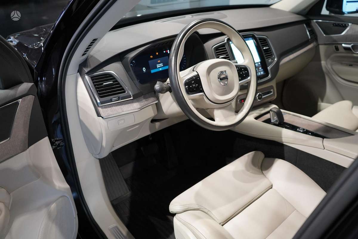 Volvo XC90 - 8