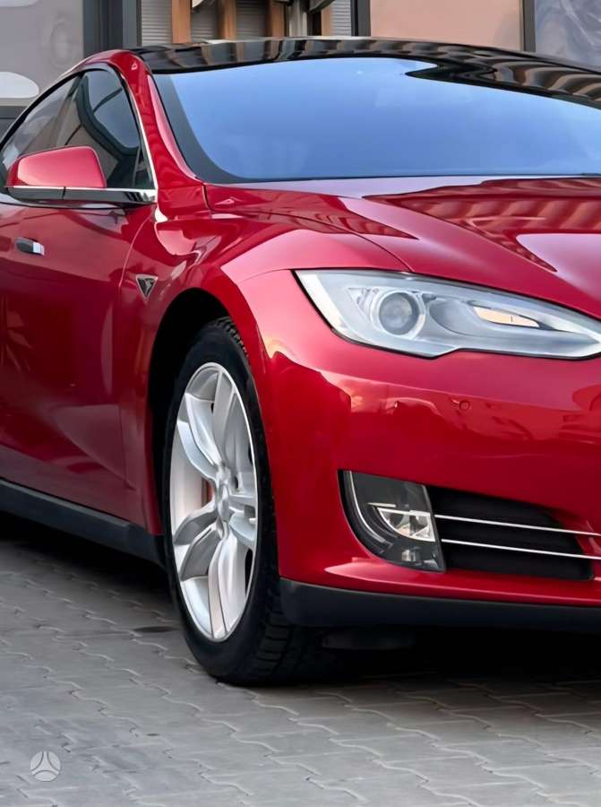 Tesla Model S - 4