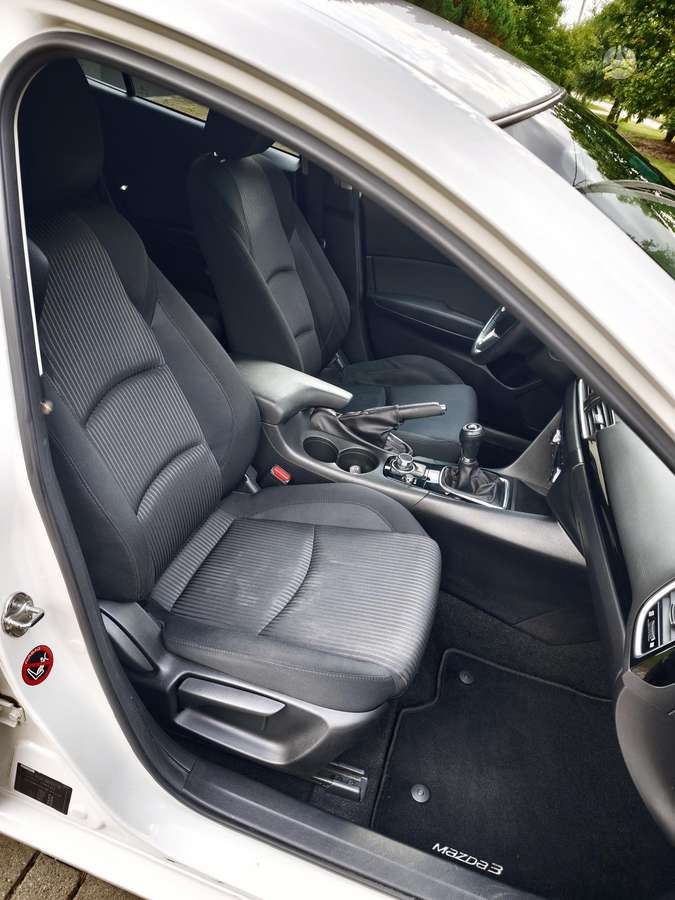 Mazda 3, 1.5 l., Хэтчбек