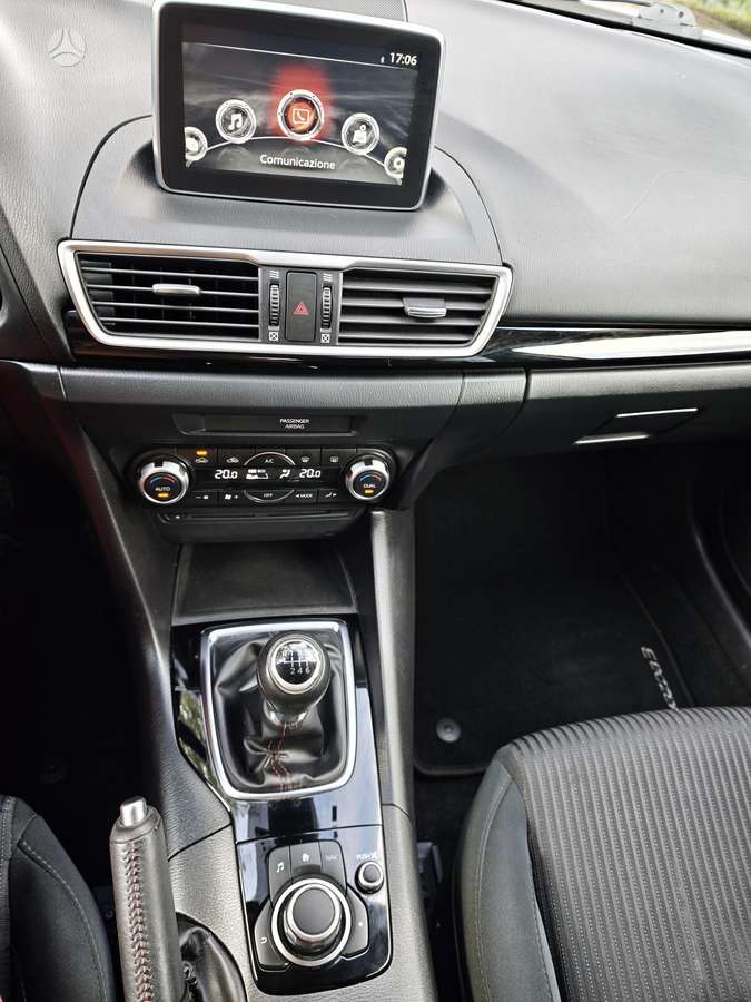 Mazda 3, 1.5 l., Хэтчбек