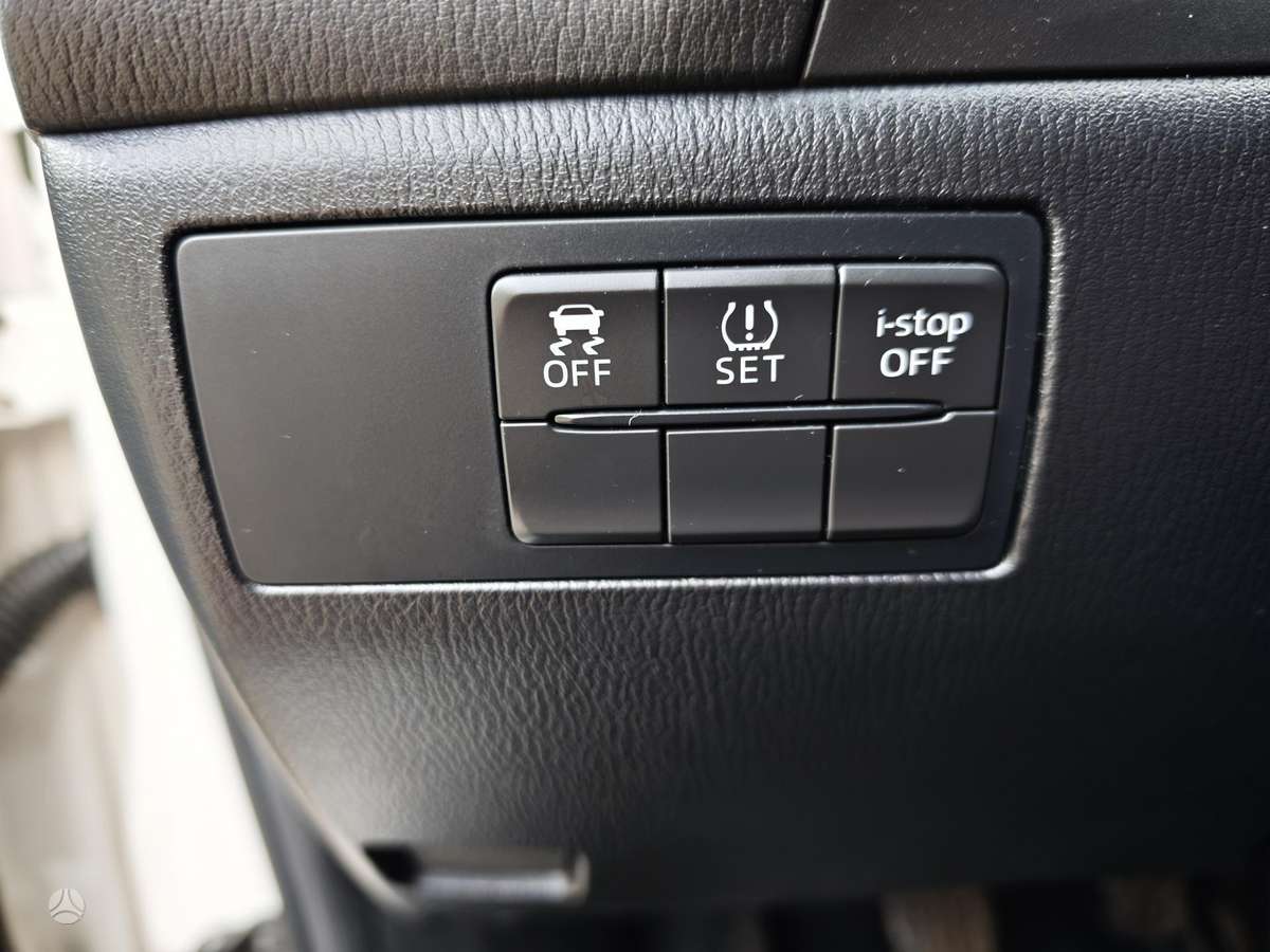 Mazda 3, 1.5 l., hatchback