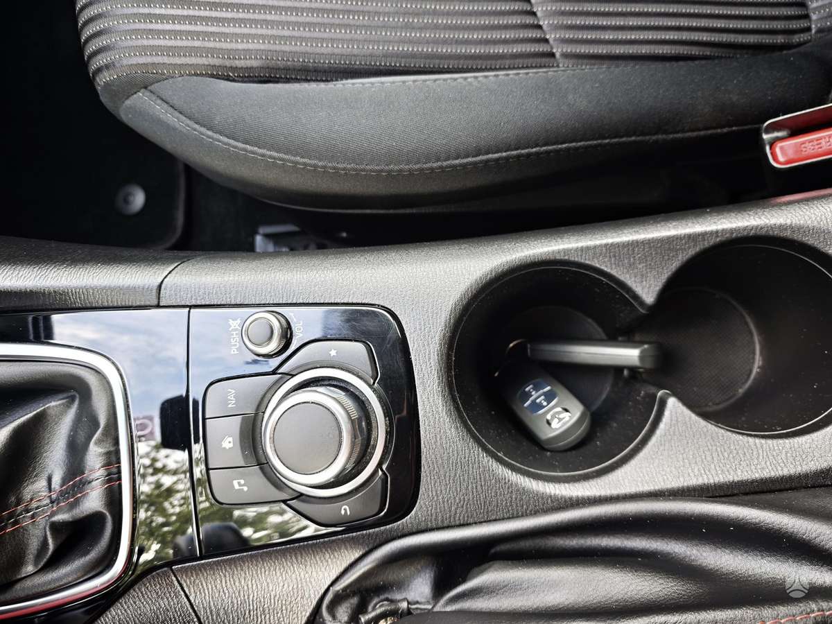 Mazda 3, 1.5 l., Хэтчбек