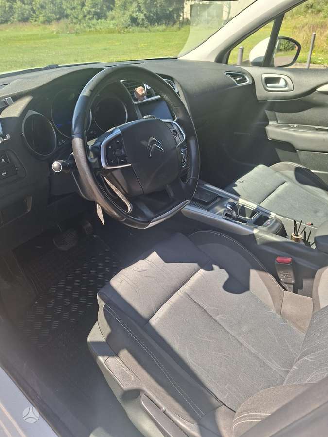 Citroen C4, 1.6 l., hatchback