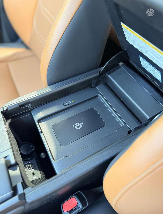 Lexus NX 300h - 11