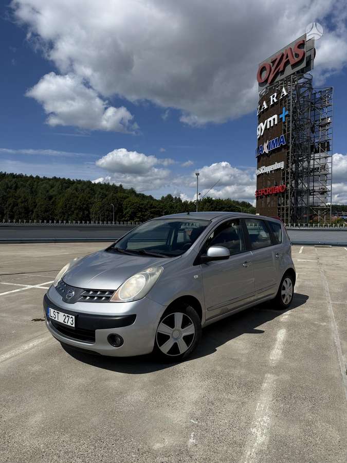 Nissan Note, 1.6 l., hatchback