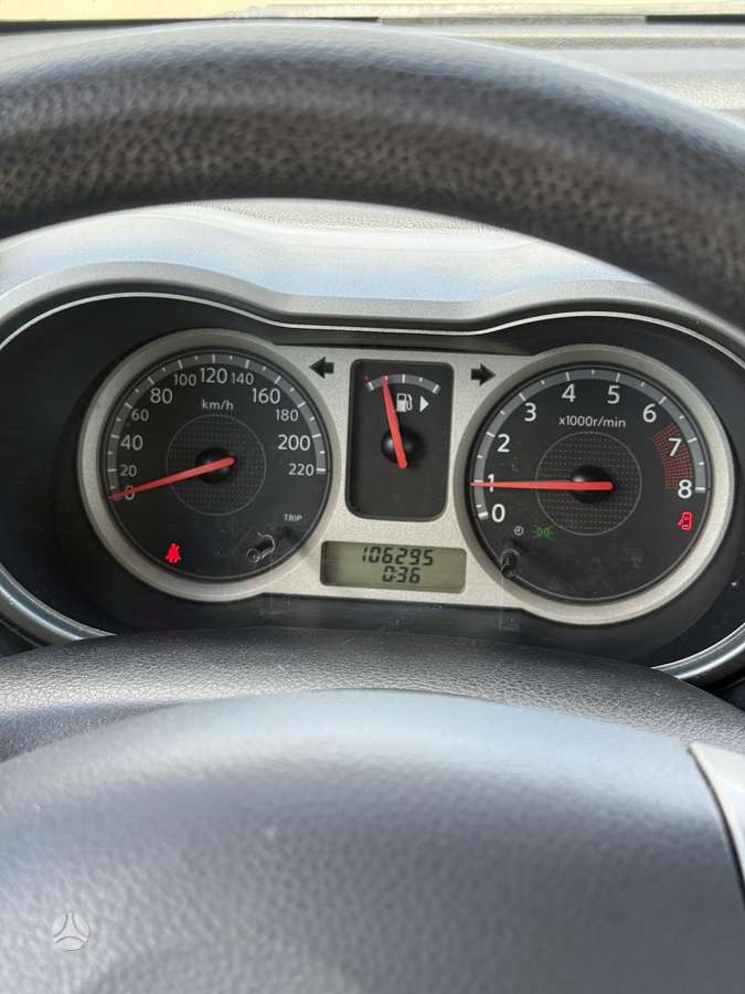 Nissan Note, 1.6 l., hatchback