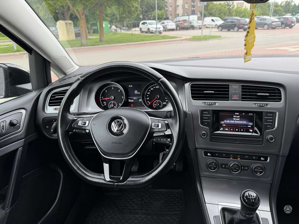 Volkswagen Golf - 8