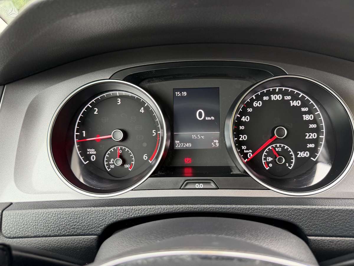 Volkswagen Golf - 9