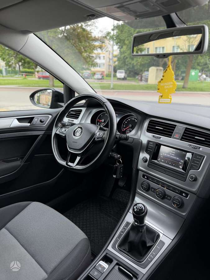 Volkswagen Golf - 10