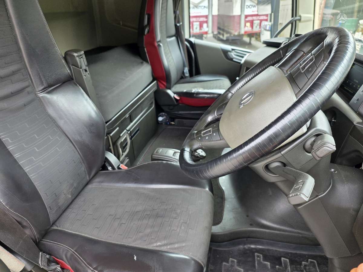 Volvo FH13-500, double sleeper