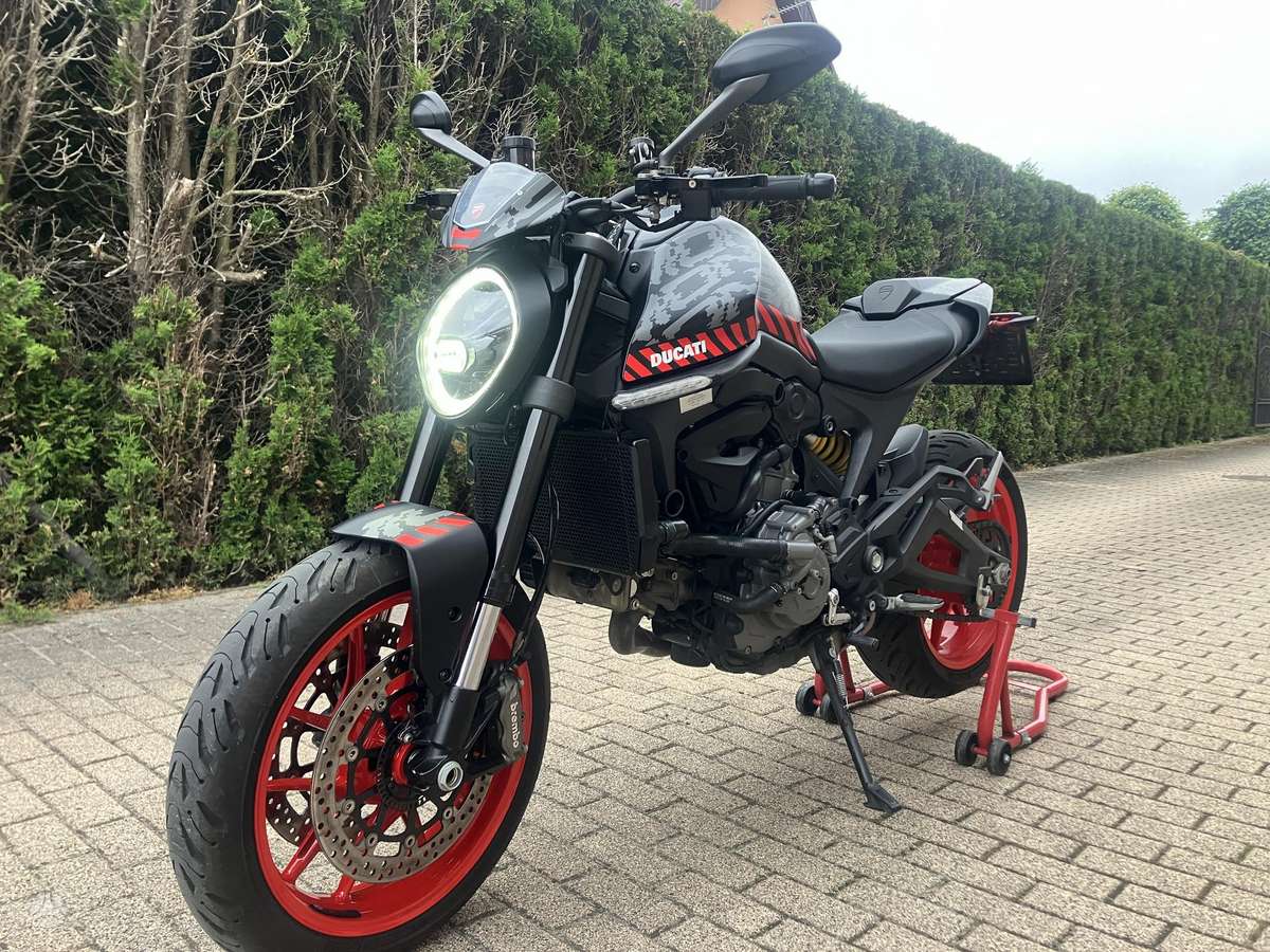 Ducati Monster 937cc, street / классические