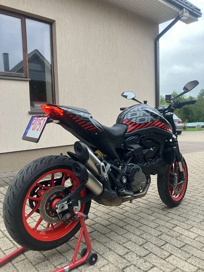Ducati Monster 937cc, street / классические