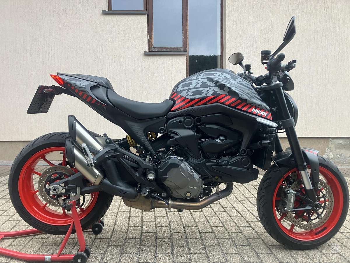 Ducati Monster 937cc, street / классические