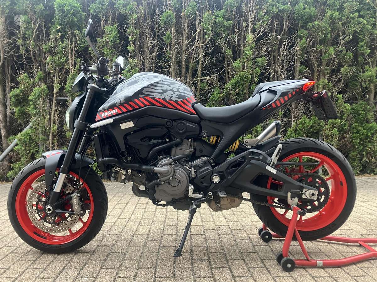 Ducati Monster 937cc, street / classic
