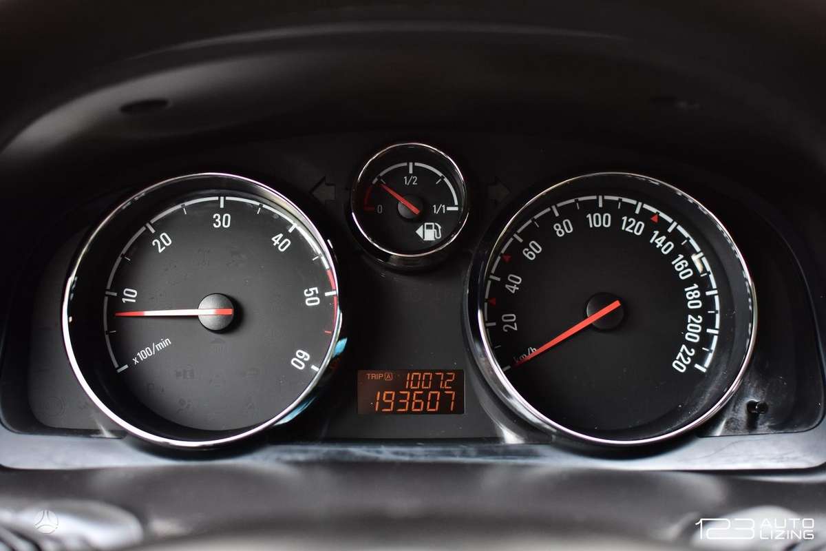 Opel Antara, 2.2 l., off-road / crossover