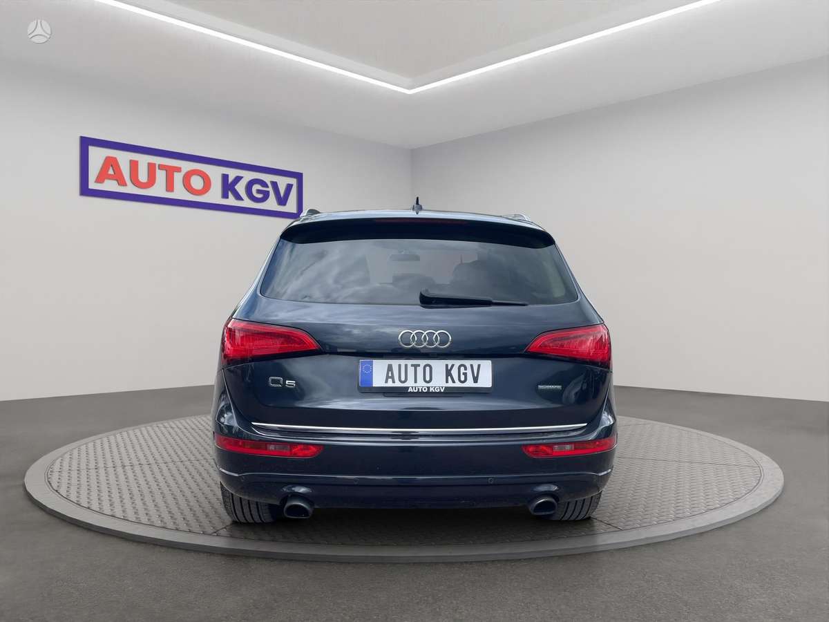 Audi Q5, 2.0 l., off-road / crossover