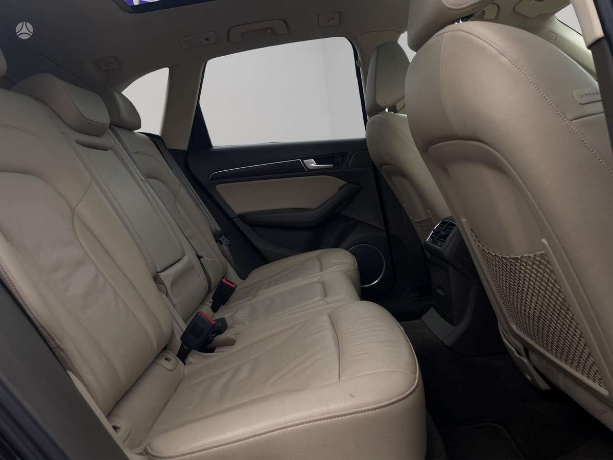 Audi Q5, 2.0 l., off-road / crossover
