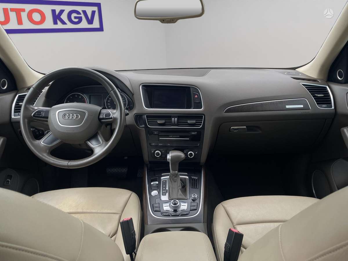 Audi Q5, 2.0 l., off-road / crossover
