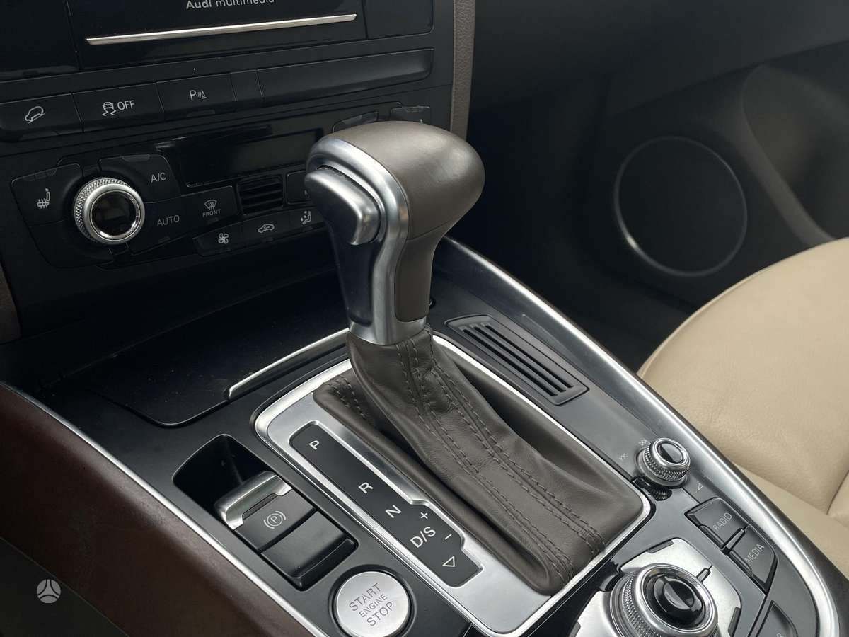 Audi Q5, 2.0 l., off-road / crossover