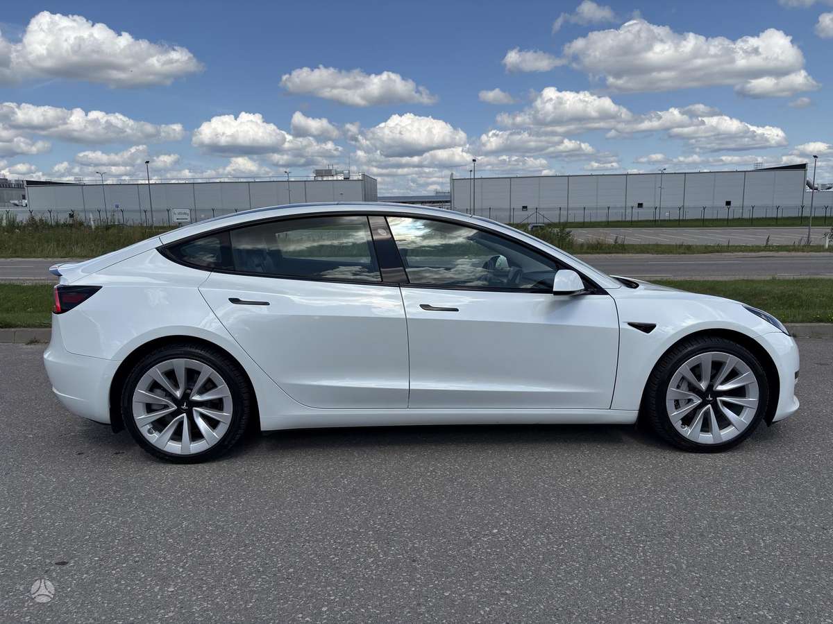 Tesla Model 3, 60 кВт·ч, Седан