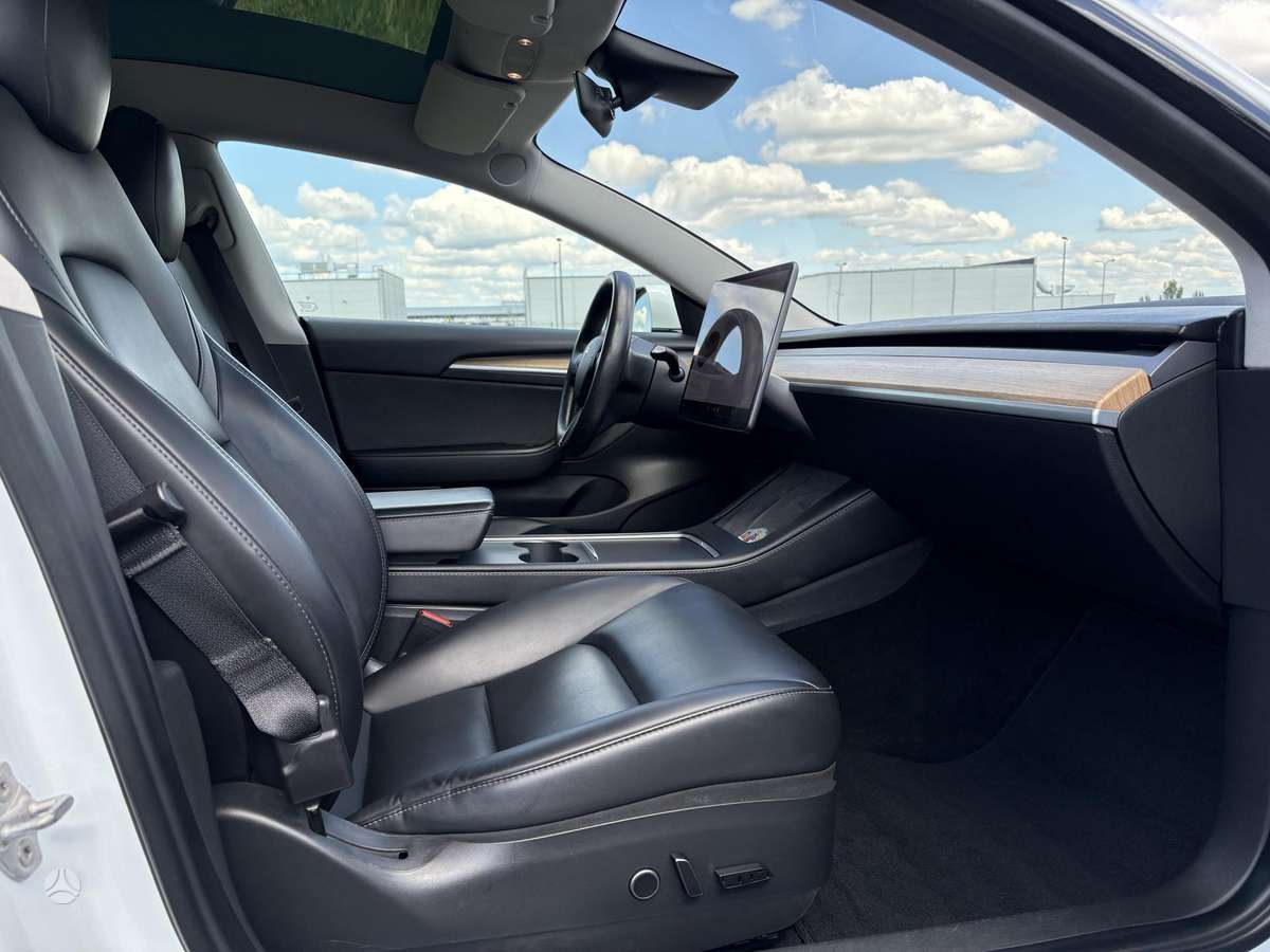 Tesla Model 3, 60 кВт·ч, Седан