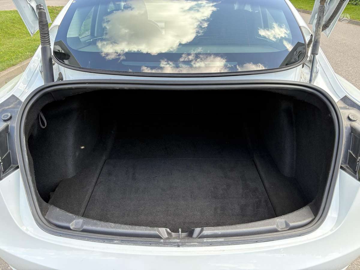 Tesla Model 3, 60 кВт·ч, Седан