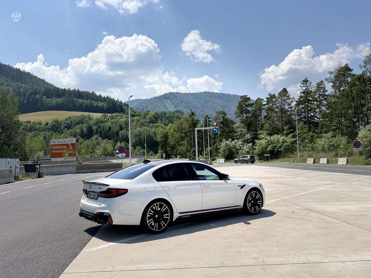 BMW M5, saloon / sedan