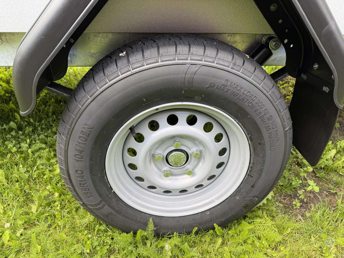 Tauras B 705S, passenger car trailers