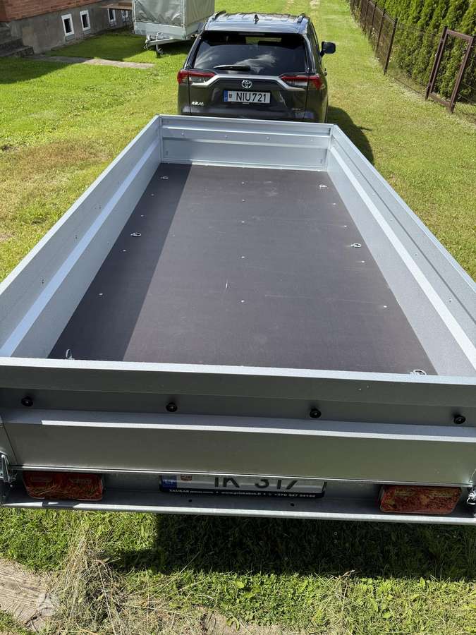 Tauras B 705S, passenger car trailers