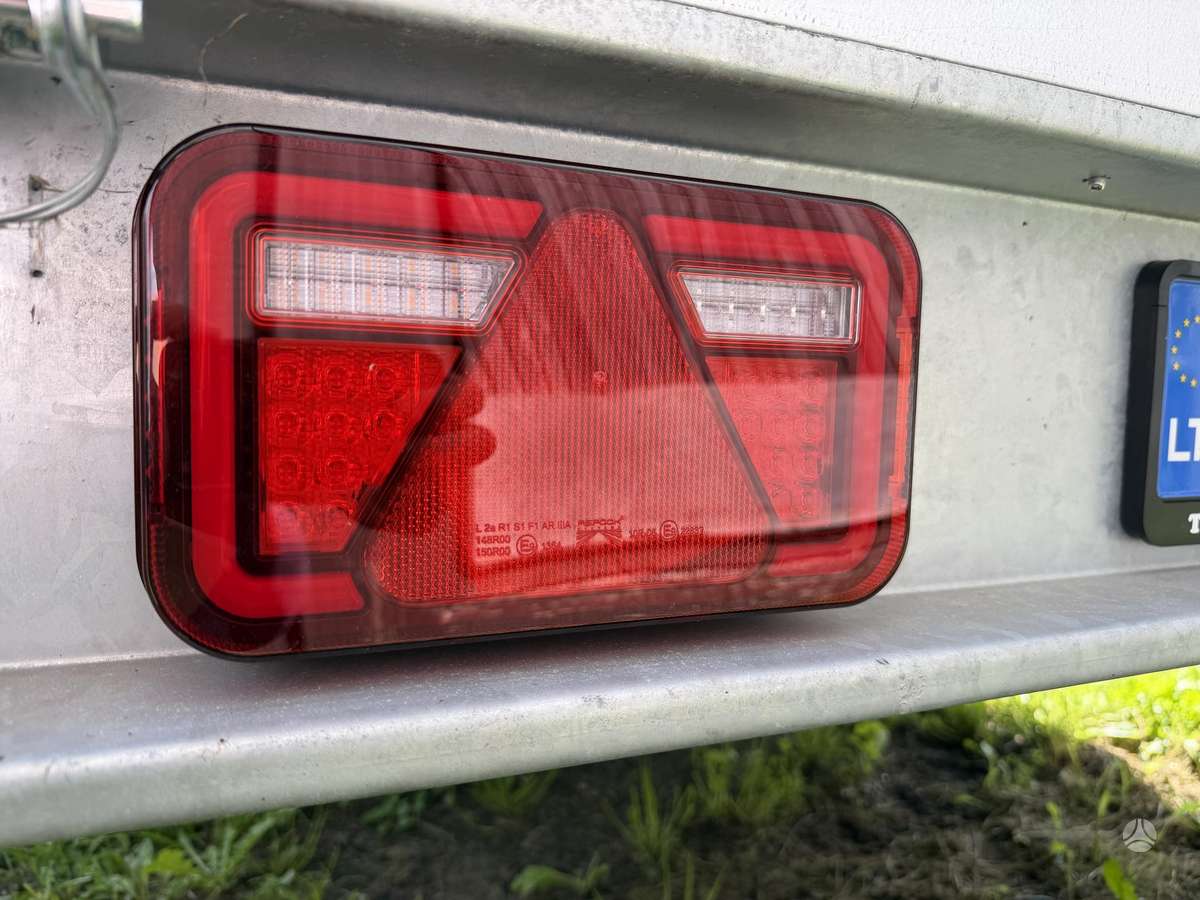 Tauras B 705S, passenger car trailers