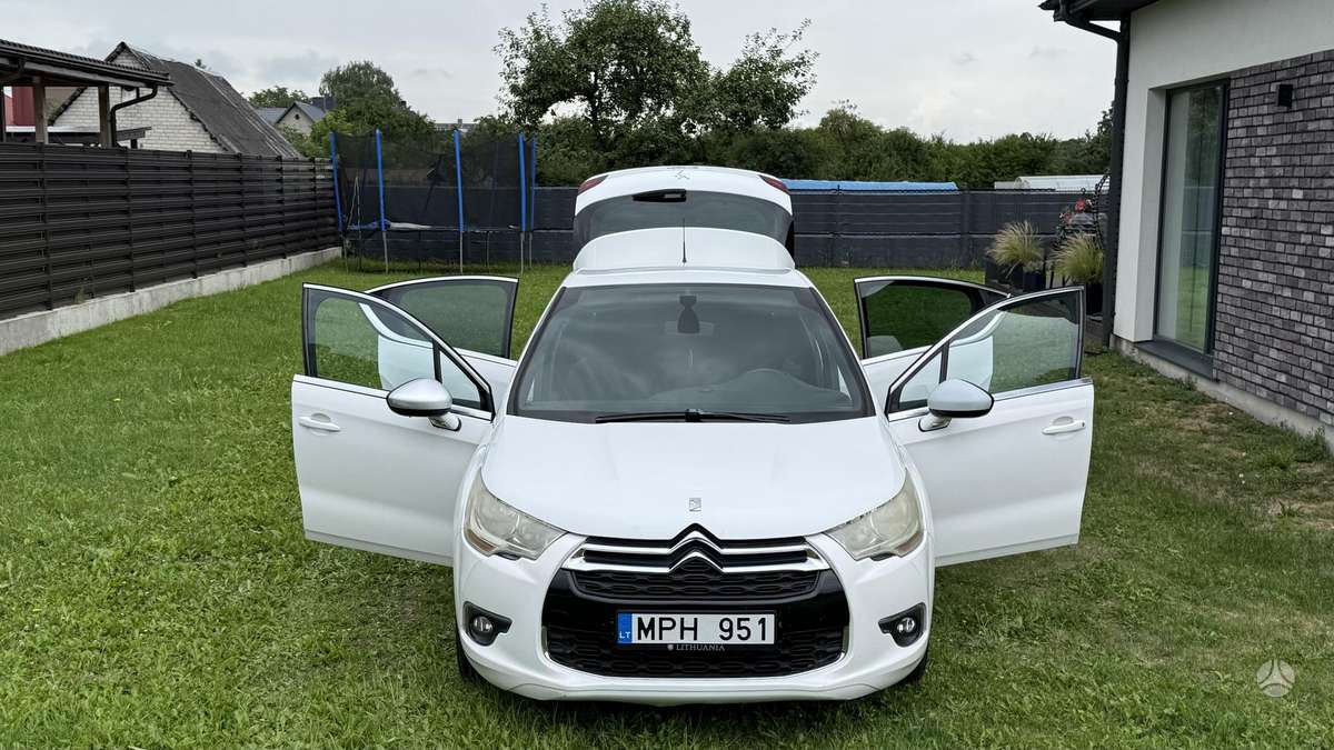 Citroen DS4, 1.6 l., hatchback