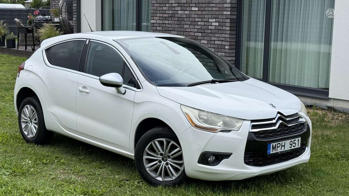 Citroen DS4, 1.6 l., hatchback