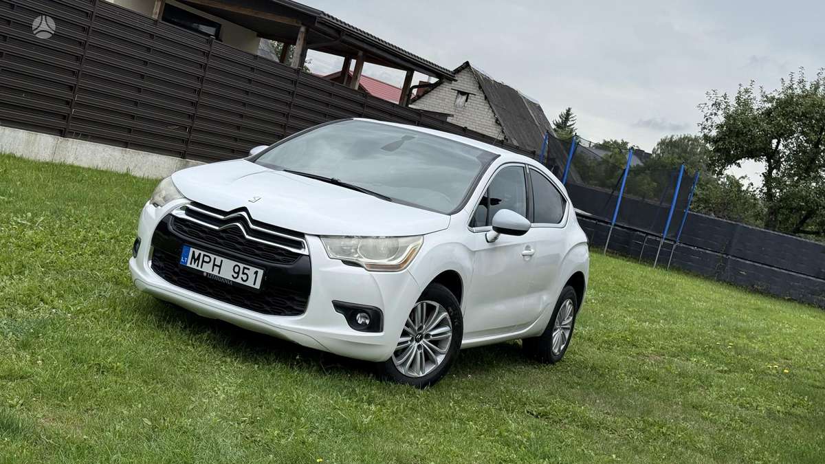 Citroen DS4, 1.6 l., hatchback