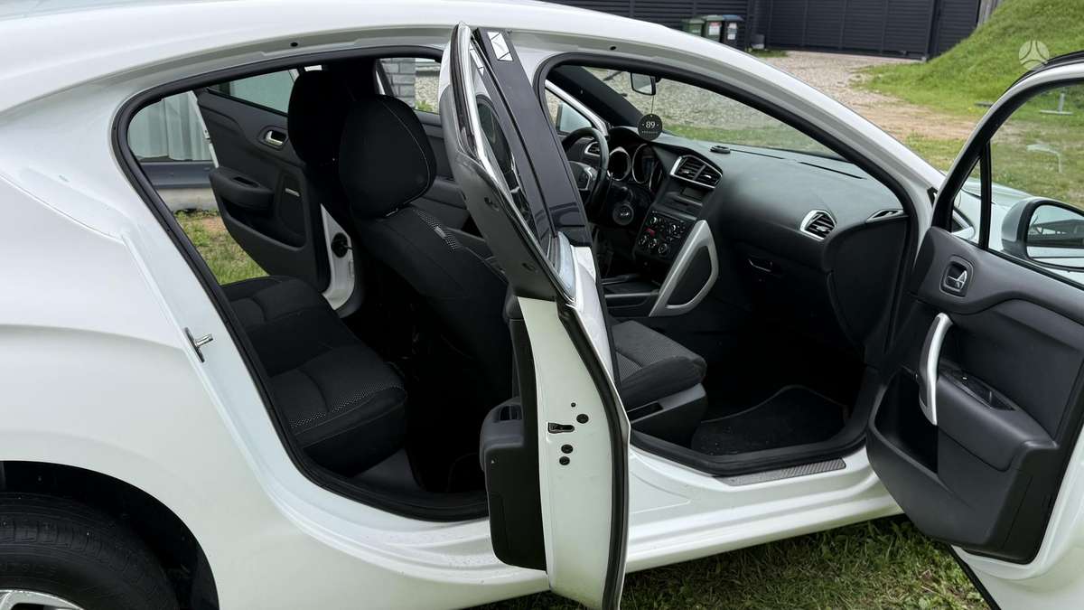 Citroen DS4, 1.6 l., hatchback