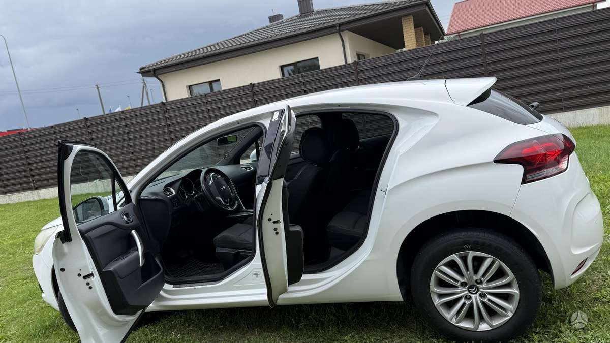 Citroen DS4, 1.6 l., hatchback