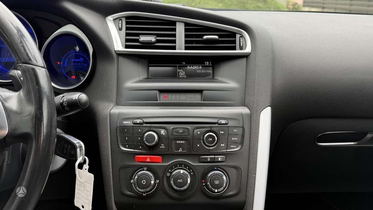 Citroen DS4, 1.6 l., hatchback