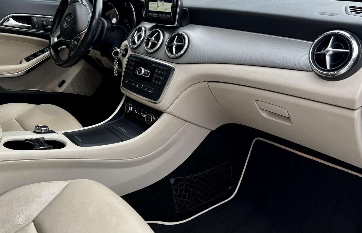 Mercedes-Benz CLA200 - 8