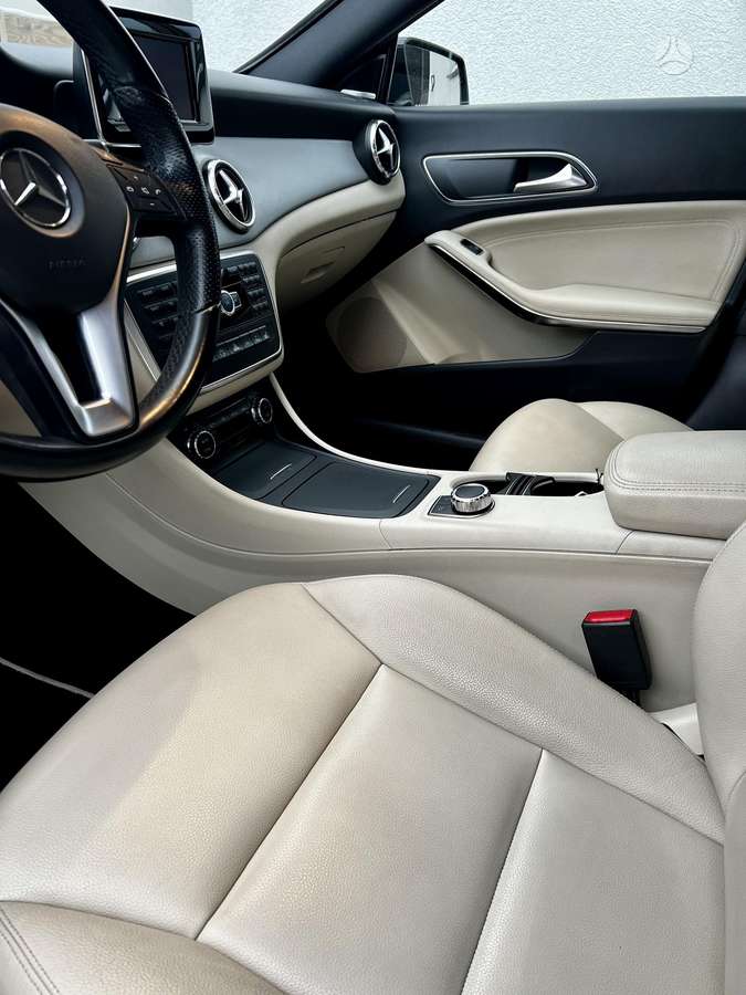 Mercedes-Benz CLA200 - 10