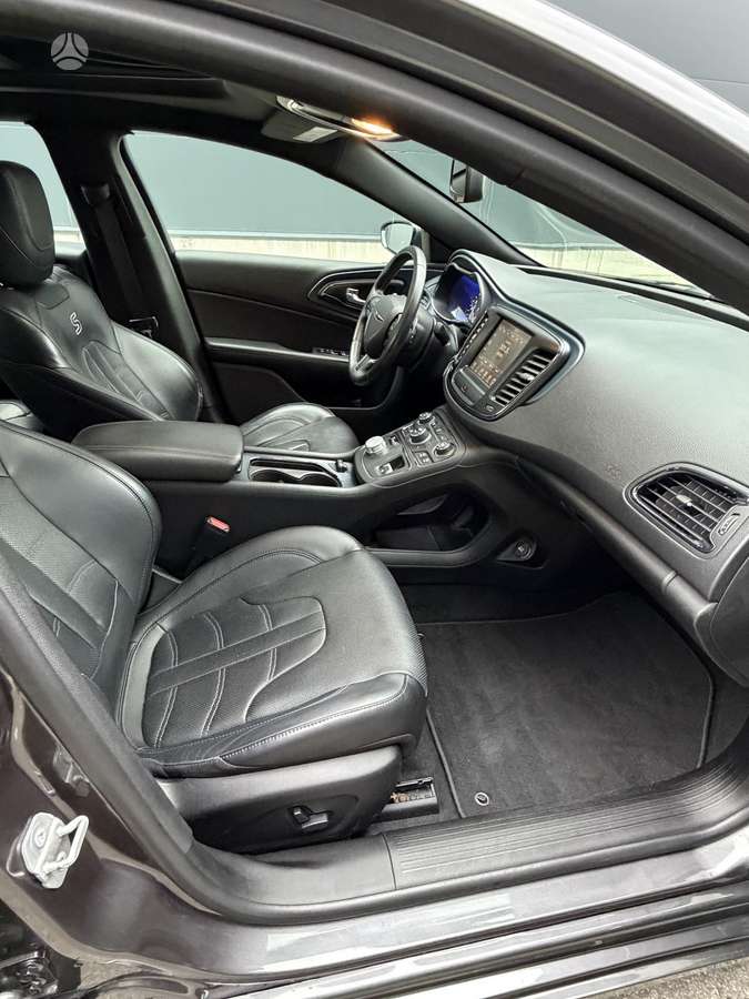 Chrysler 200, 3.6 l., Седан