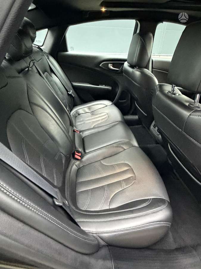 Chrysler 200, 3.6 l., Седан