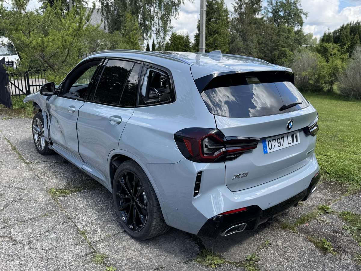 BMW X3, off-road / crossover