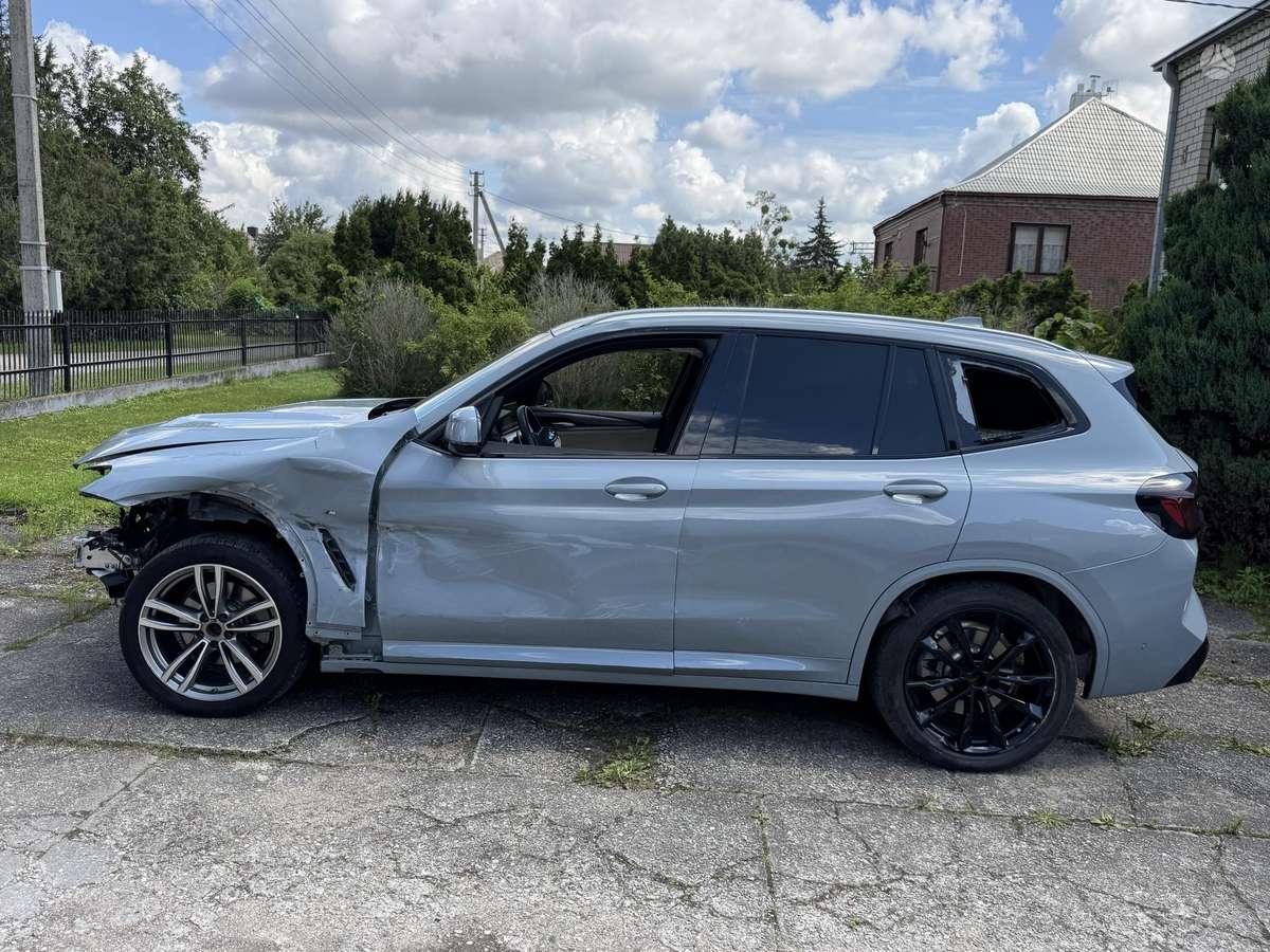 BMW X3, off-road / crossover