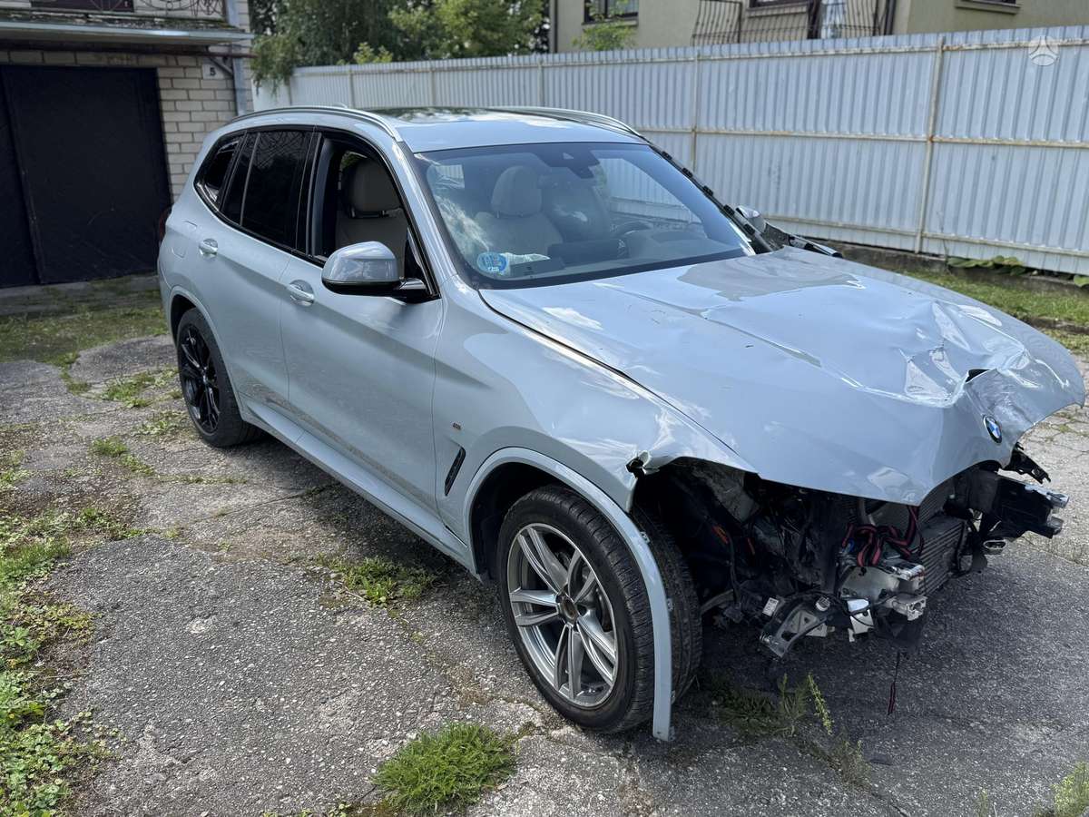 BMW X3, off-road / crossover