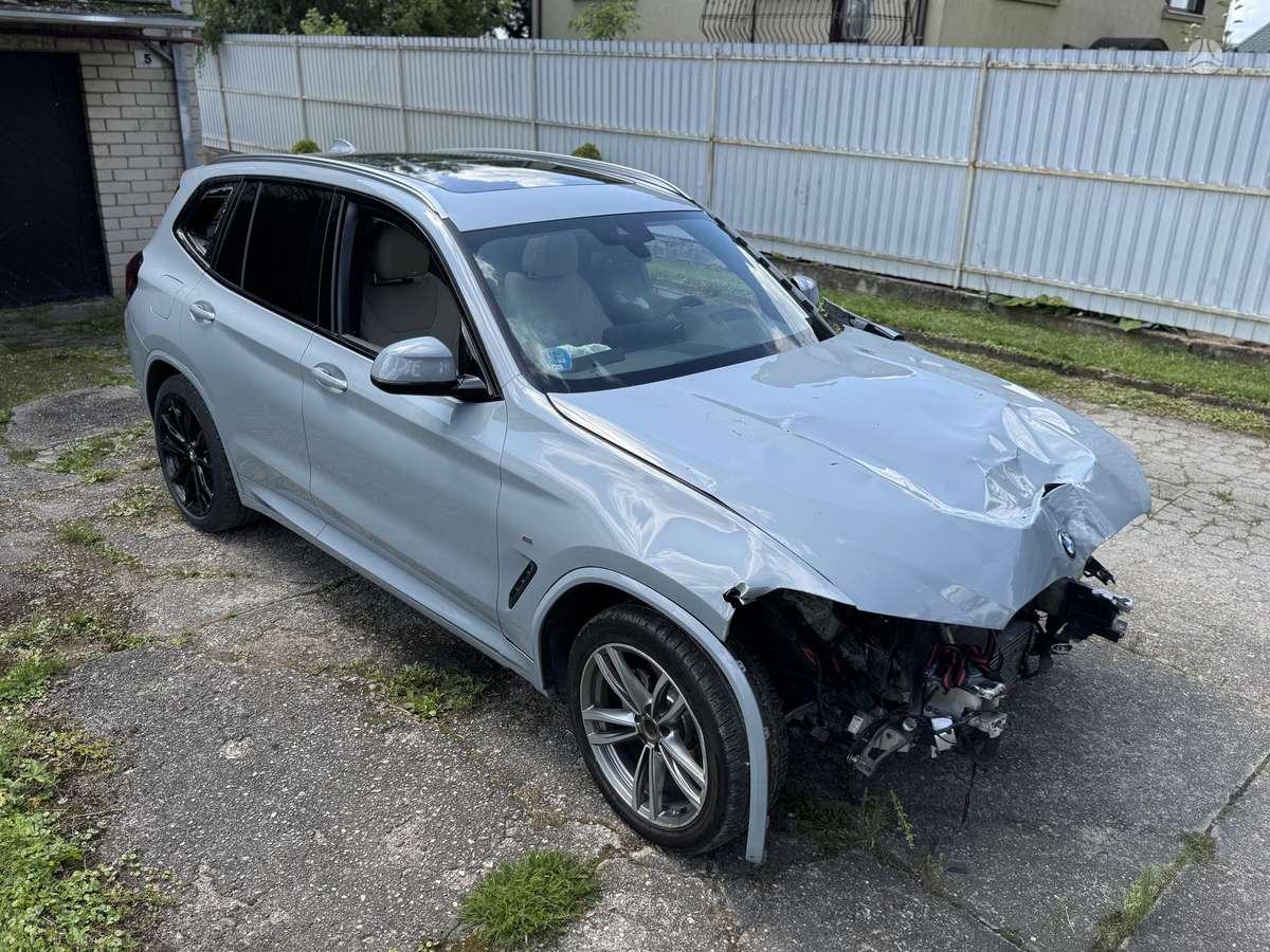 BMW X3, off-road / crossover