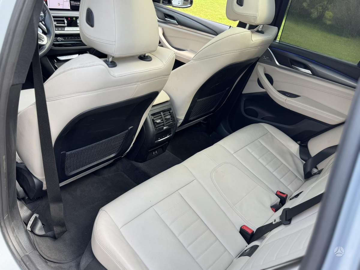 BMW X3, off-road / crossover